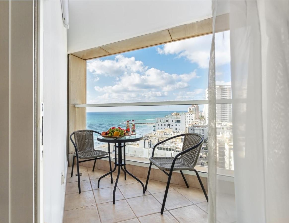 Go To Apartments In Leonardo Bat Yam Rum bild