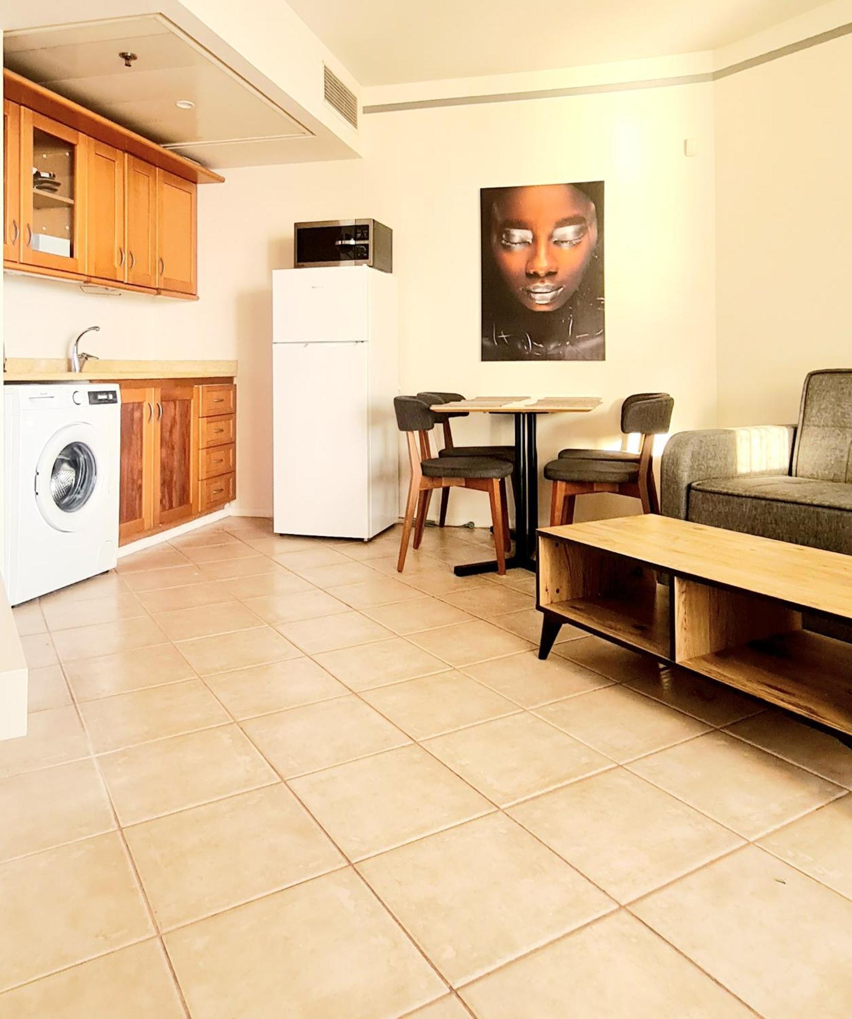 Go To Apartments In Leonardo Bat Yam Exteriör bild