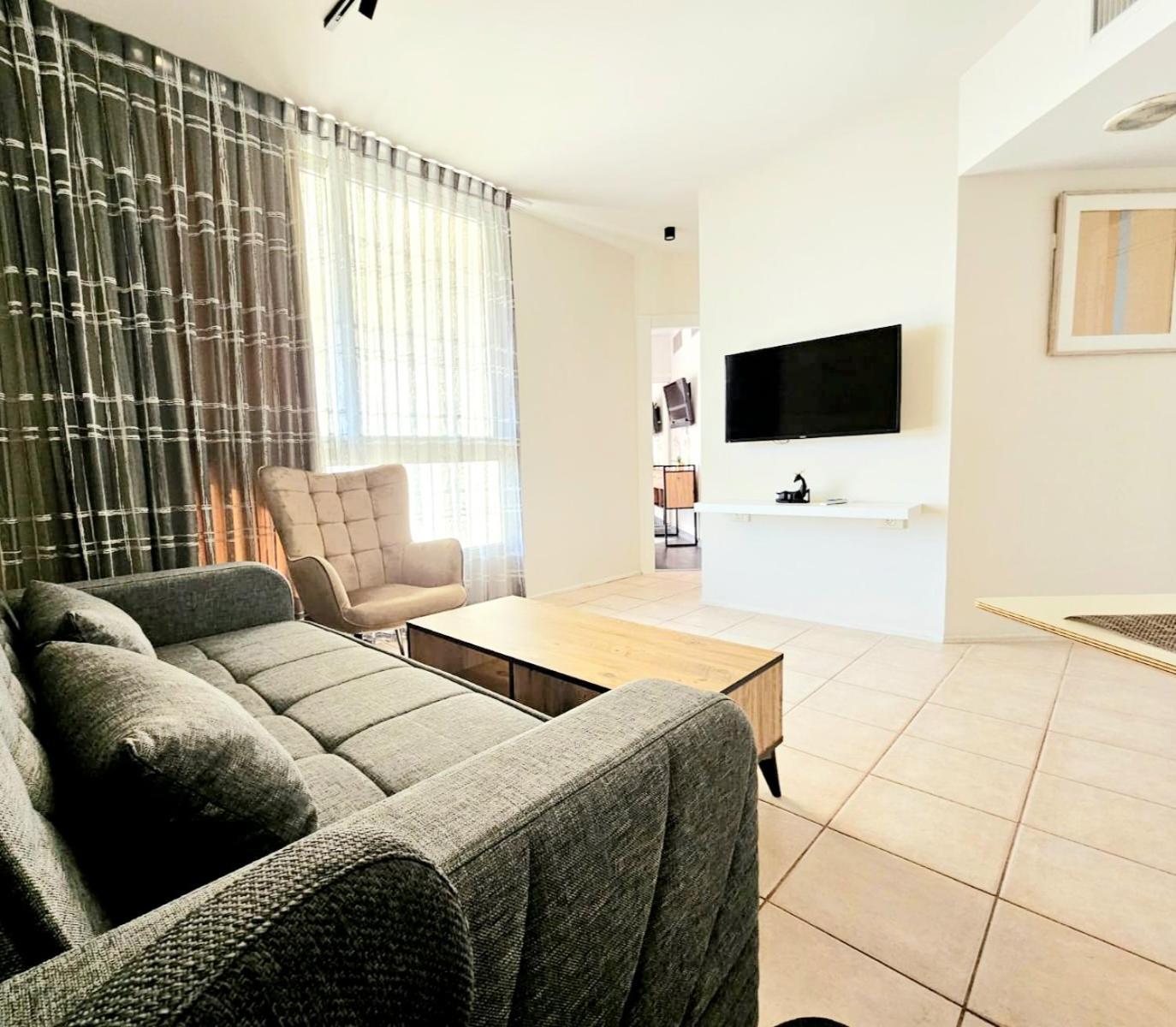 Go To Apartments In Leonardo Bat Yam Exteriör bild