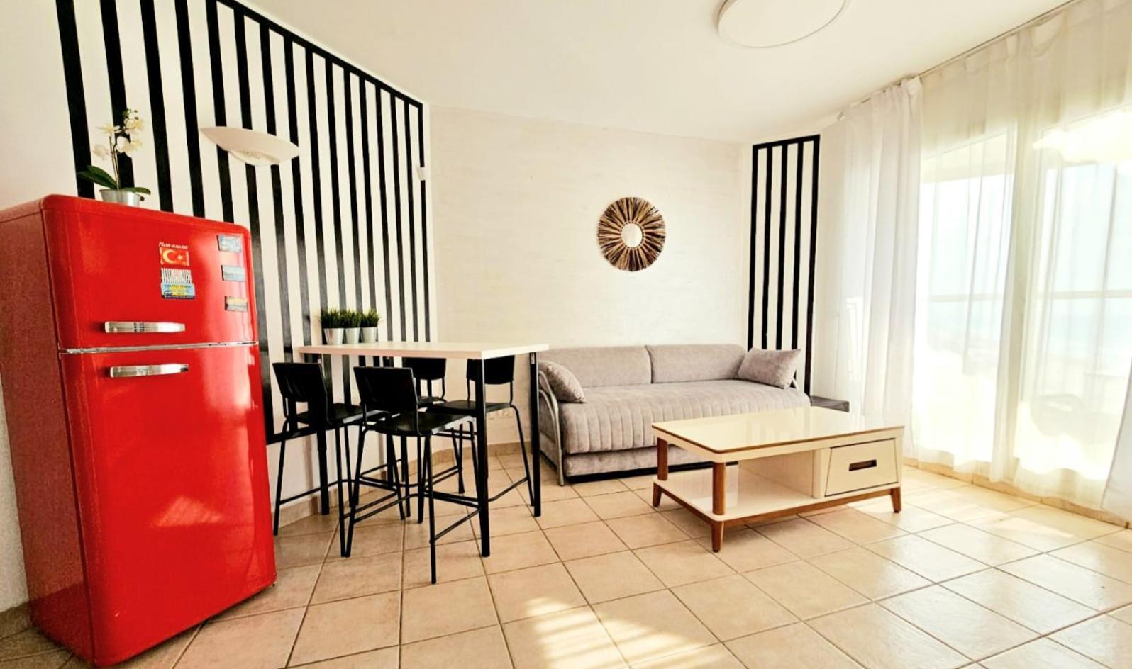 Go To Apartments In Leonardo Bat Yam Rum bild