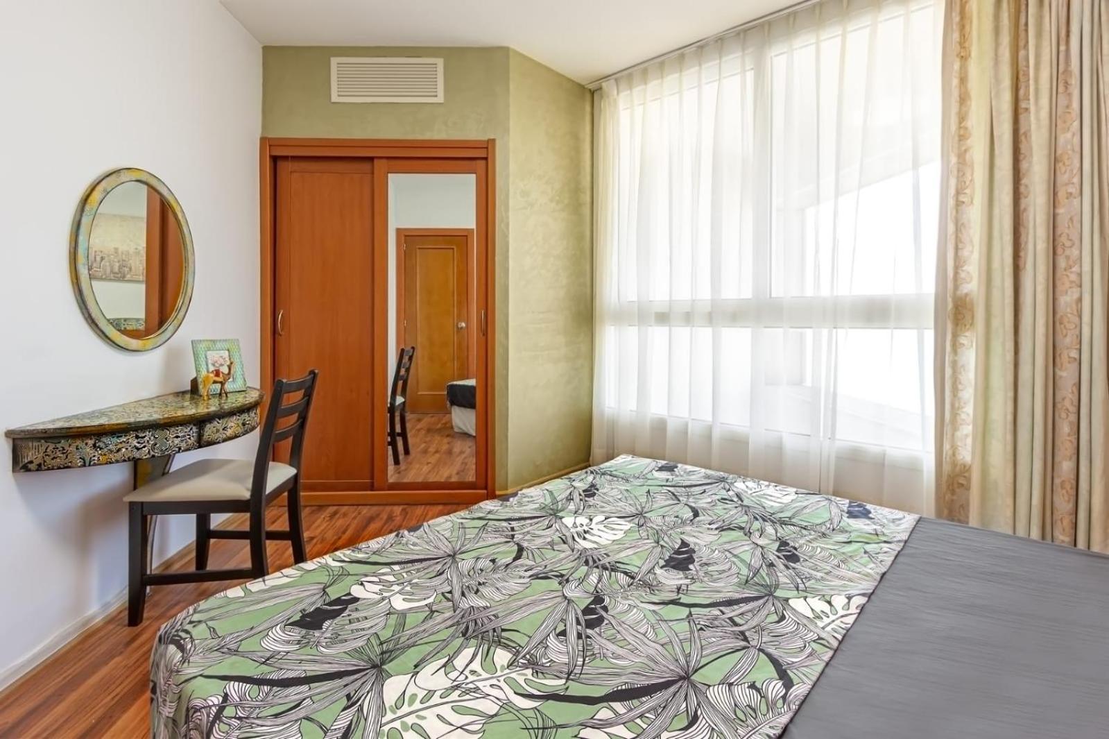 Go To Apartments In Leonardo Bat Yam Rum bild