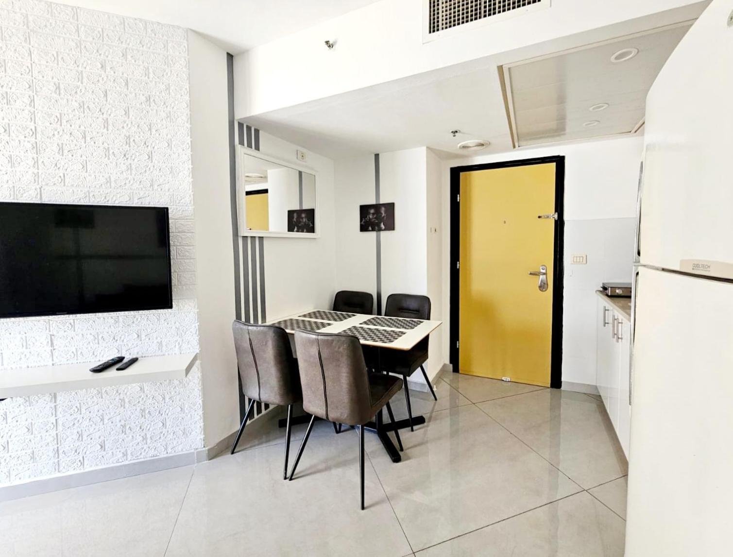 Go To Apartments In Leonardo Bat Yam Exteriör bild