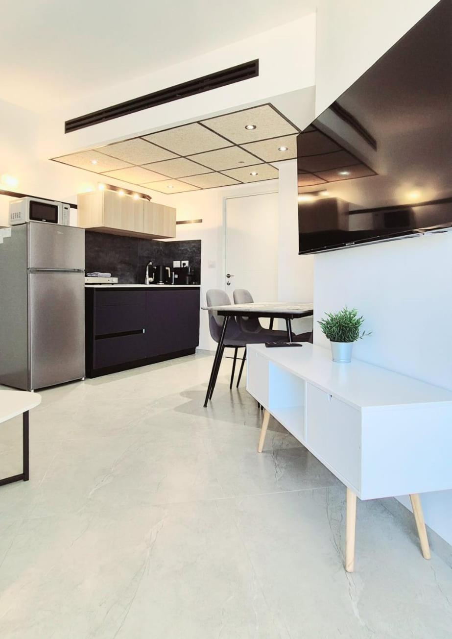 Go To Apartments In Leonardo Bat Yam Rum bild