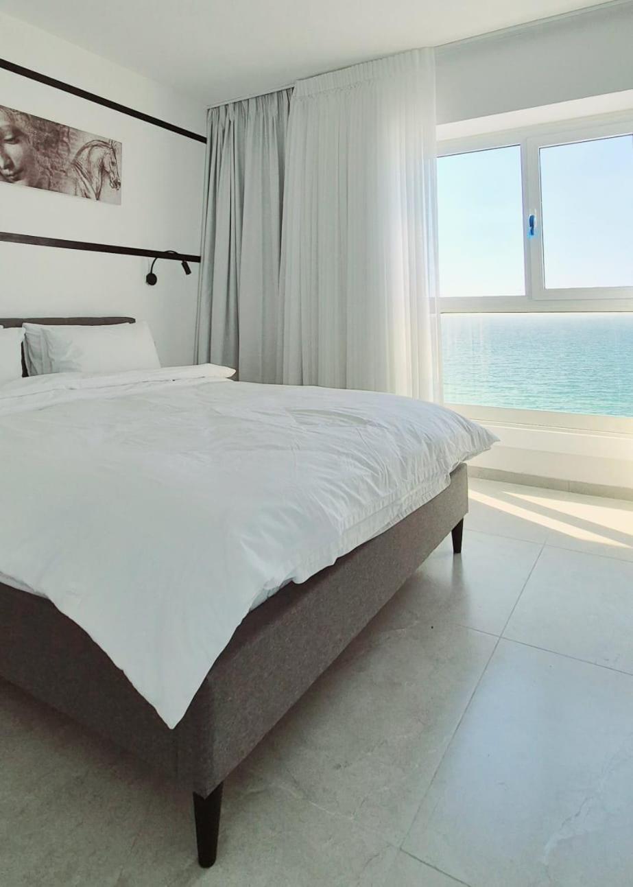 Go To Apartments In Leonardo Bat Yam Rum bild