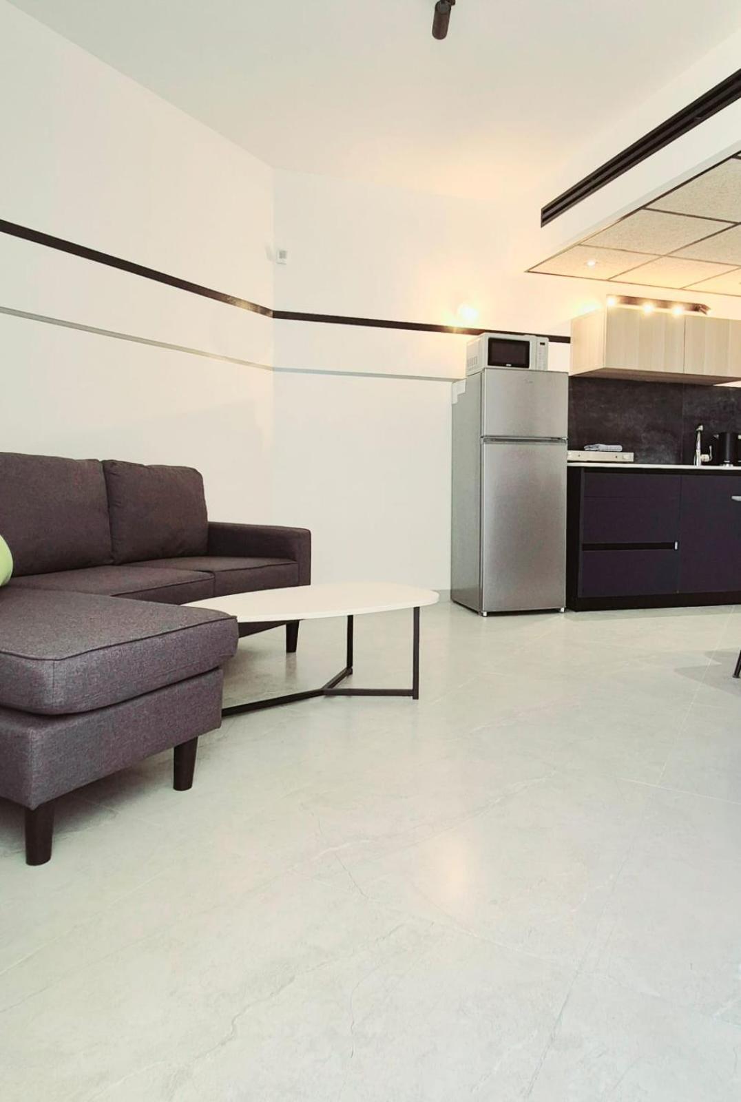 Go To Apartments In Leonardo Bat Yam Rum bild