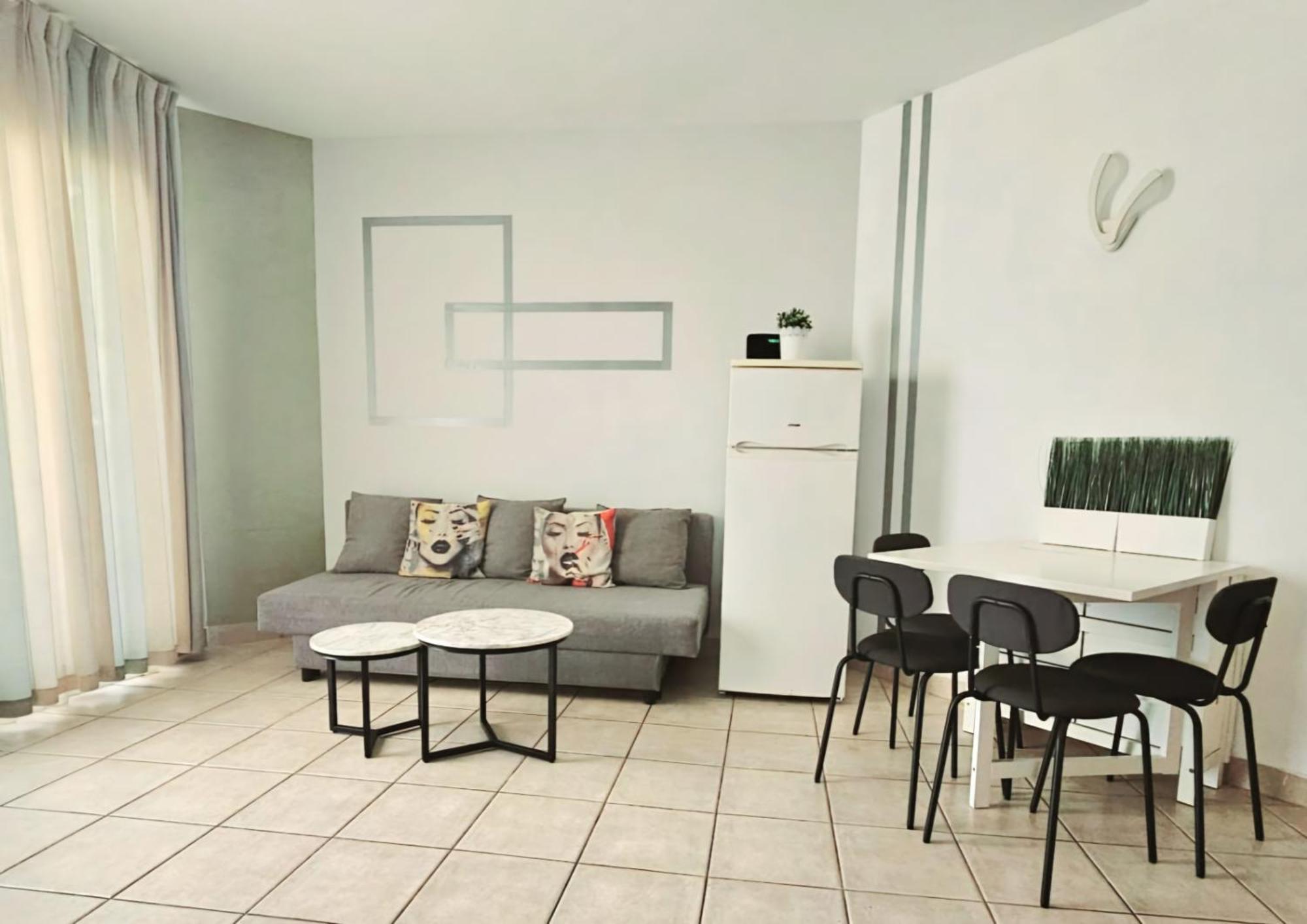 Go To Apartments In Leonardo Bat Yam Rum bild
